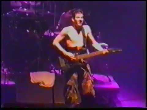 1997-12-19 - Memorial Hall, Kansas City, MO, USA - Nobody Loves Me
