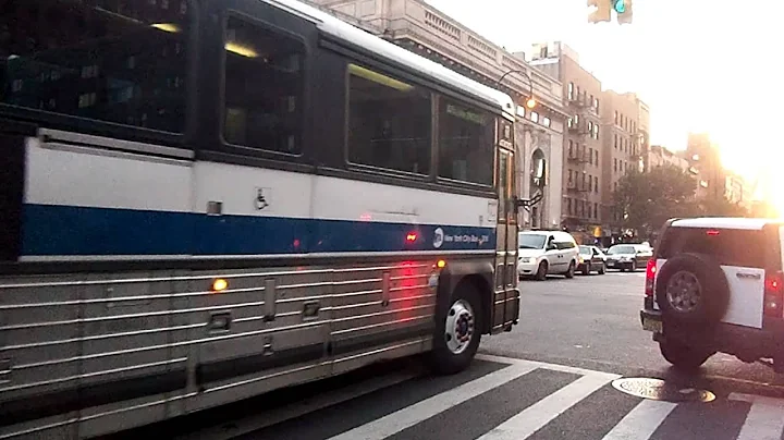 NYCT: MCI D4500 # 2818 On A Re-Routed X17C