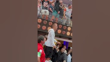 Thumbnail of Justin Bieber Enjoying Eminem @ Super Bowl LVI 🏈🌴🎶 #sblvi #pepsihalftime #justinbieber #eminem #la