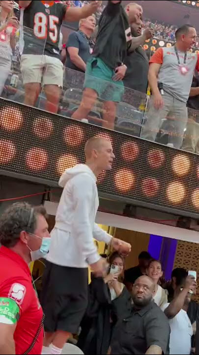 Justin Bieber Enjoying Eminem @ Super Bowl LVI 🏈🌴🎶 #sblvi #pepsihalftime #justinbieber #eminem #la