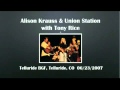 Alison Krauss - I Think it&#39;s Going To Rain Today live 2007