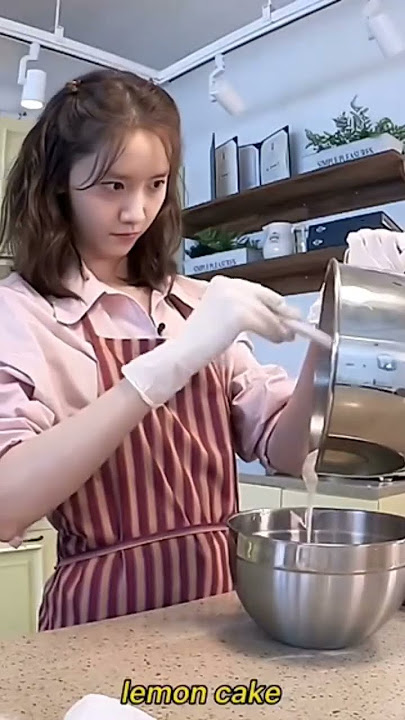 Yoona cooking skills #yoona #kpop #baking