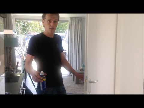 Video: Hoe stel je een dagschoot van een deur af?