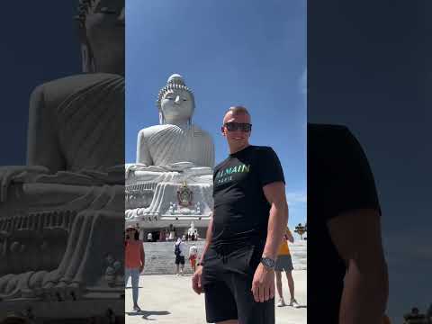 Еще одно воспоминание с поездки в Тайланд – наш визит к великой статуе Большого Будды.