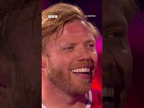 Who's better at trash talk, Rob Beckett or Legend? 😂