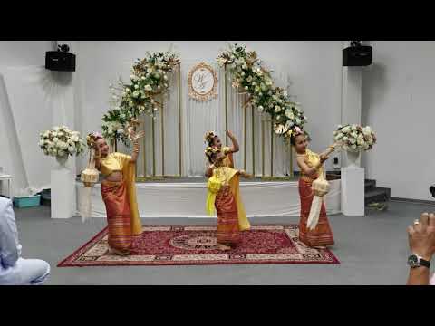 ฟ้อนโคมล้านนา​ งานแต่ง