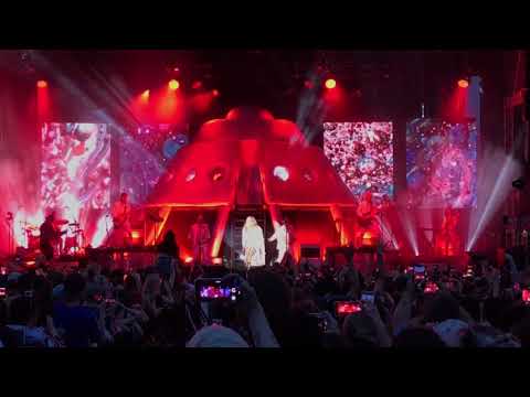 Kesha - We R Who We R - Live In Prior Lake, Mn