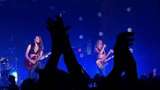 Haim performing their hit The Wire at the Bellwether in LA - September 18, 2023