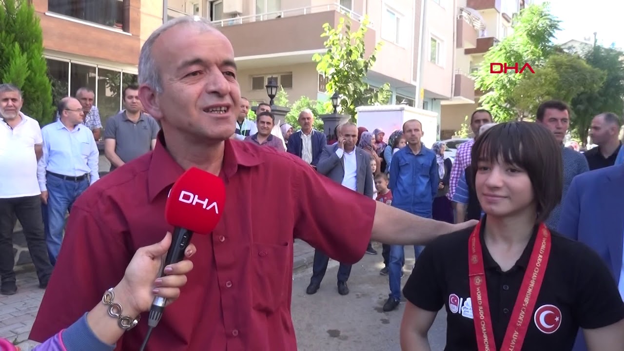 Dünya şampiyonu Merve Azak memleketinde coşkuyla karşılandı