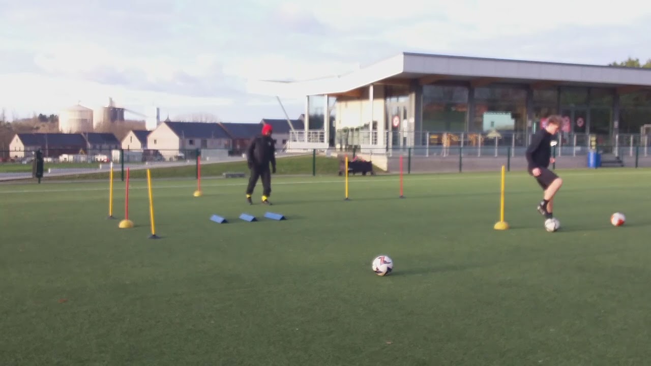 AMAURY DEKEYSER U18  SÉANCE DE COMBINAISONS DE PASSES DRILLS À LA D.F.A 