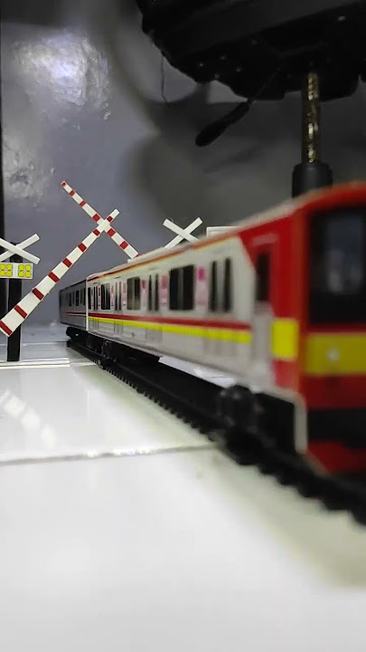 Kereta api commuter line #shorts #keretaapi #commuterline #serpong