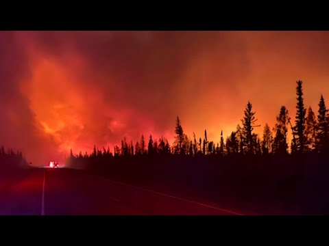 WILDFIRES IN CANADA | Fire crews forced to retreat in Hay River, N.W.T.