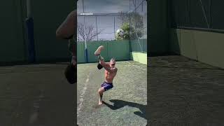 Adam protez bacağını çaldırıyor 😱