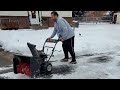 A surprise for the 70-year-old man who removes his neighbor's snow wearing flip flops