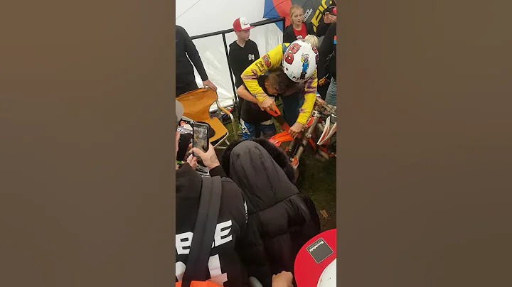 Ronnie mac cuts fans fenders off