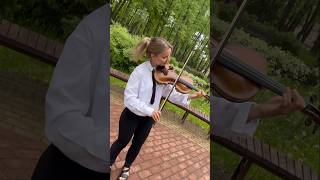 Выпускница сыграла «Медлячок» на скрипке 🎻