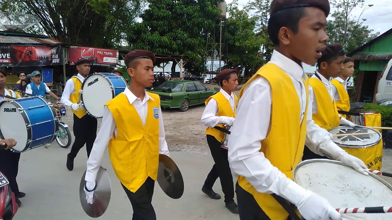 Drumband SMK Yayasan Soposurung Balige. Pemberangkatan ke Tanah Lapang(lap. Sisingamangaraja)