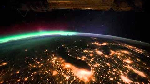 Aurora borealis and light pollution (fluently)