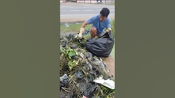 Clearing Plastic and trash Unclogged Drain #cleaning #shorts #unclog