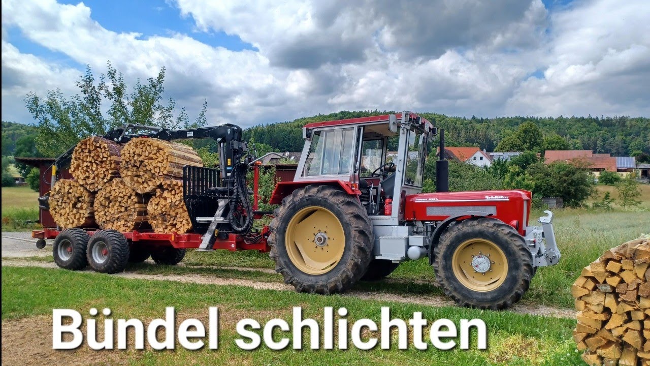 Holzbündel stapeln mit Rückewagen und Schlüter