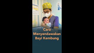 Cara Menyendawakan Bayi Kembung 