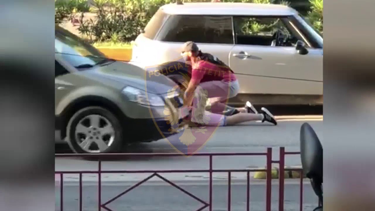Shtrirë në rrugë me duar pas, si u kap grupi i shpërndarësve të drogës