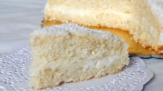 La torta all'acqua e cocco è un dolce raffinato, goloso eppur legge...