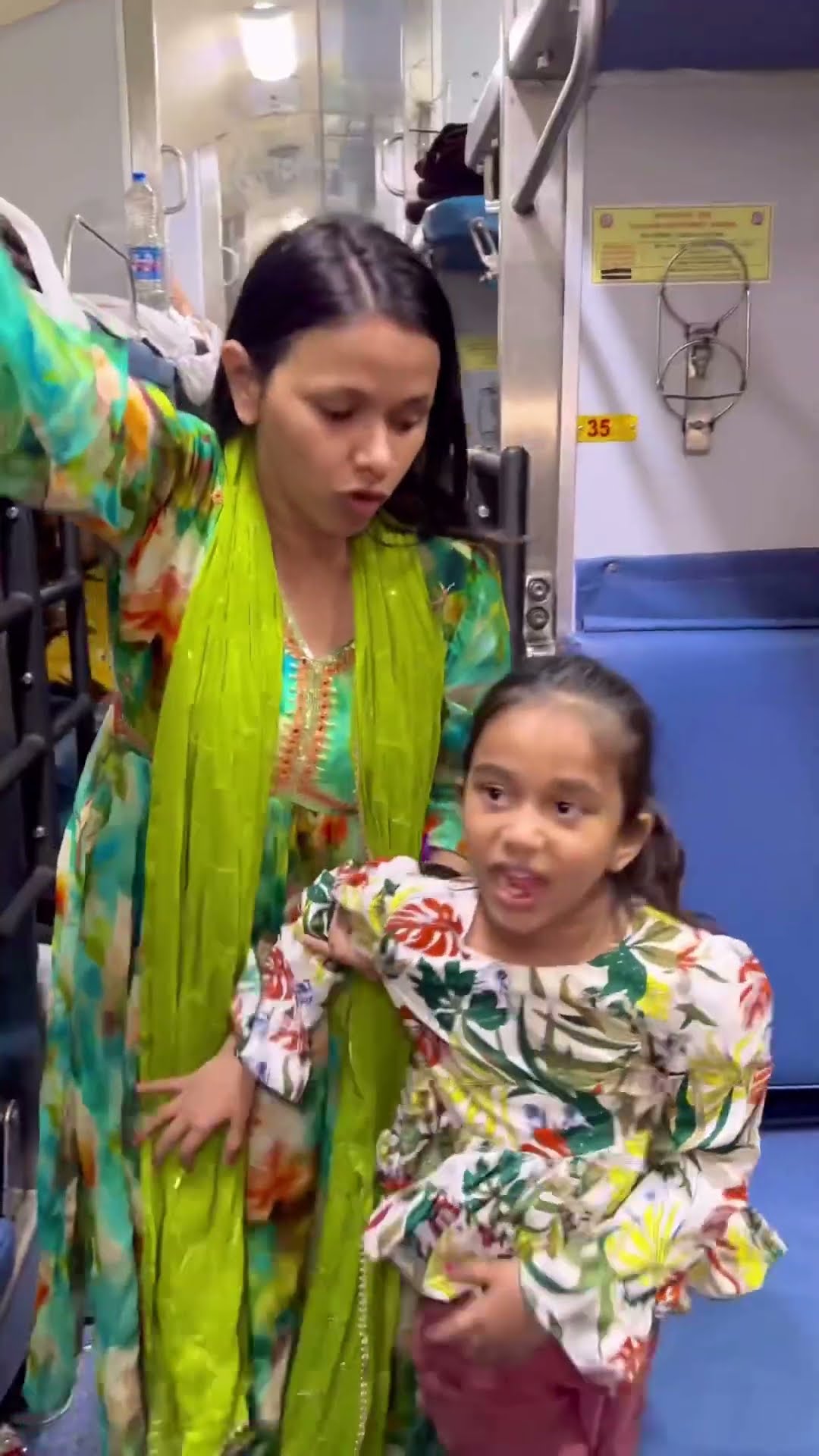Amaira ke pas h icecream vali seat?? #shorts #thegeetagurjar