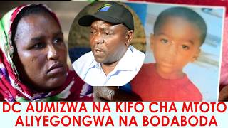MAMA ALIA KWA UCHUNGU MBELE YA DC AMSAIDIE KUMZIKA MWANAE ALIYEGONGWA NA PIKIPIKI ARUSHA.