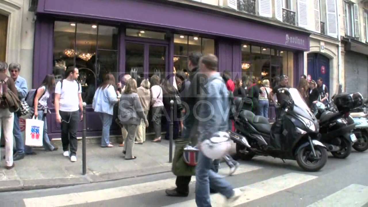 Jennifer Lopez loves shopping in Paris, France