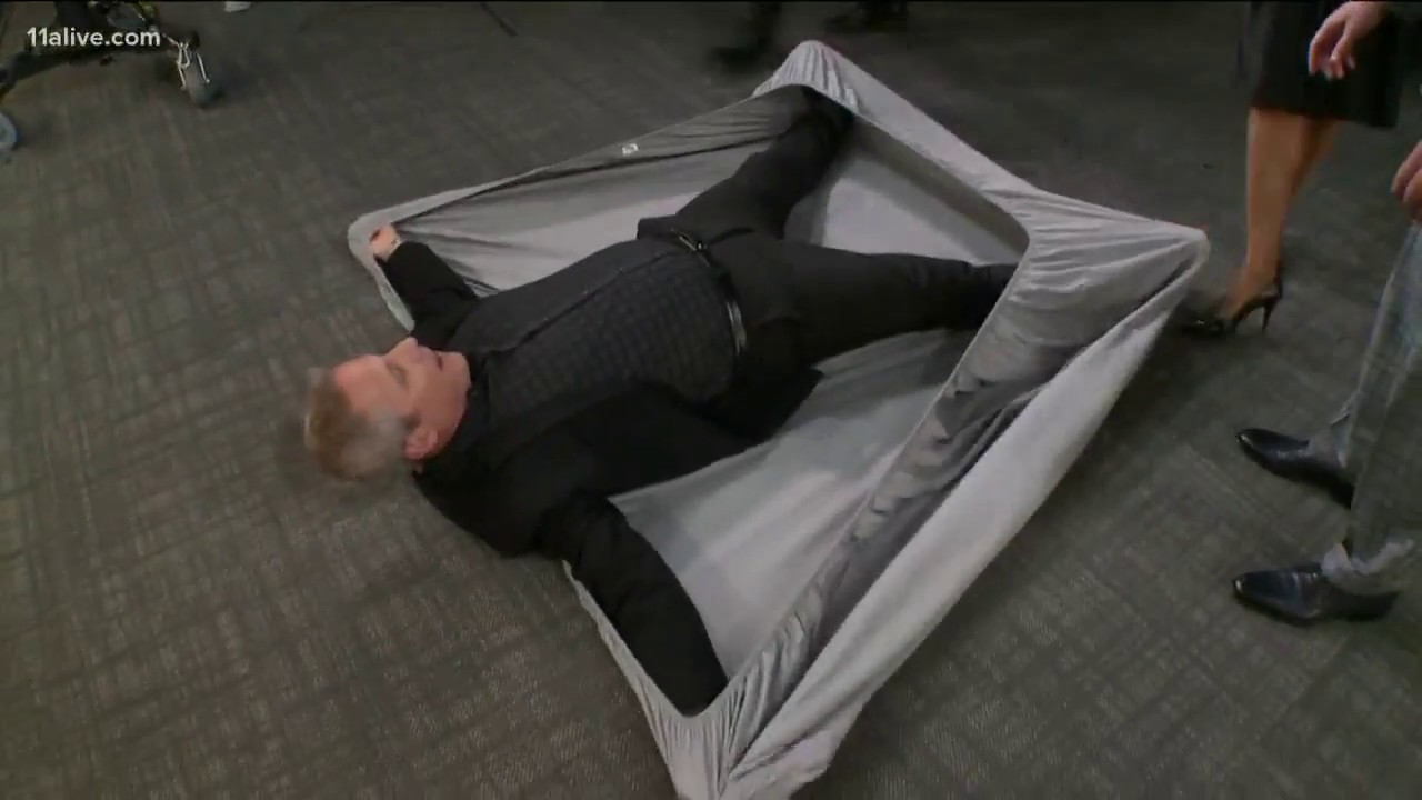 Watch Vinnie Politan hilariously fold a fitted sheet   YouTube