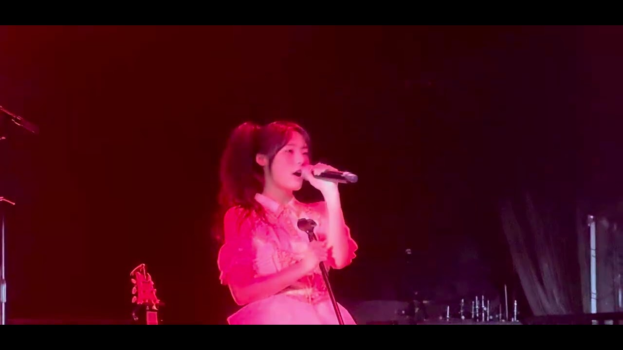 QWER “Let’s Love” Live in Los Angeles, California on November 16, 2025