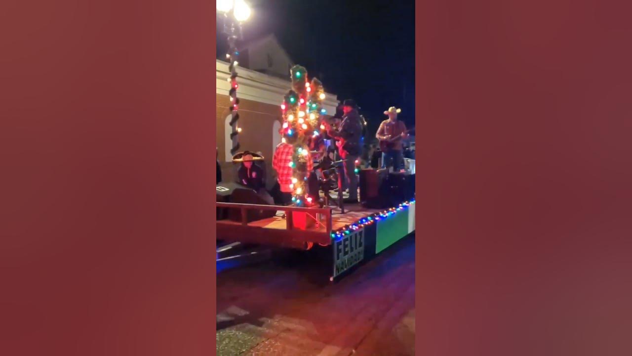 Scenes from the Anniston, Alabama Christmas parade! YouTube