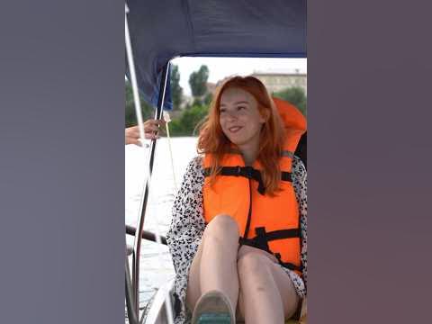 Поймал девушек на лодке и спел песню 😂 пранк - YouTube