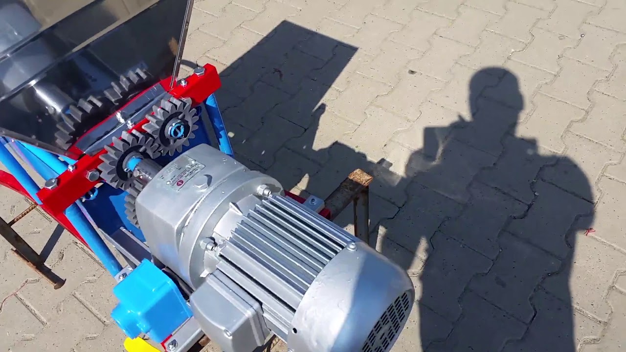 Zdrobitor si desciorchinator electric 220v motor cu reductor 0732313104 -  YouTube