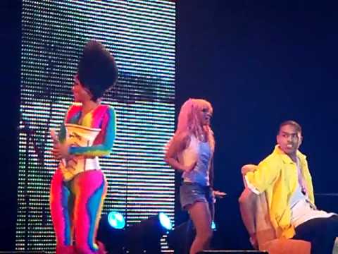 Nicki Minaj Lap Dance Oakland, Ca at the Oracle I AM STILL MUSIC TOUR 4-24