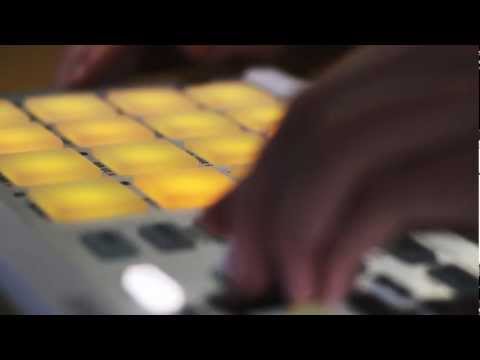 Maschine Mikro: Experimenting with Synths