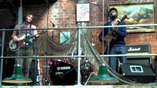 Michael Kiwanuka - Tell Me A Tale (live at Beyond Retro, Brighton)