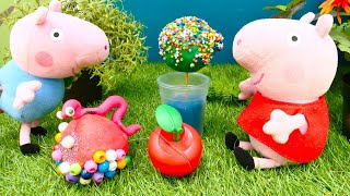 Bebek videoları. Domuz Peppa oyuncak elma şekeri yapıyor. Çocuklar için yemek oyunu.