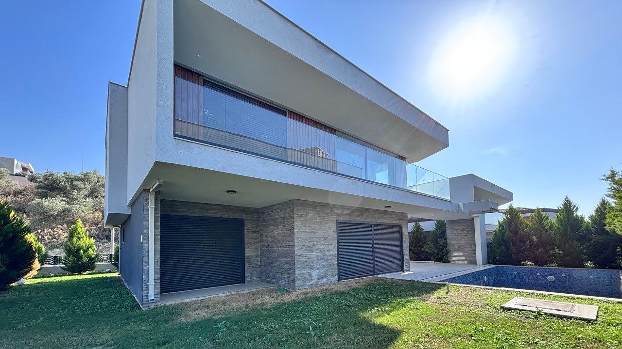 Aydın Kuşadası merkezinde 5 + 1 Tek müstakil özel havuzlu lüks Villa ￼