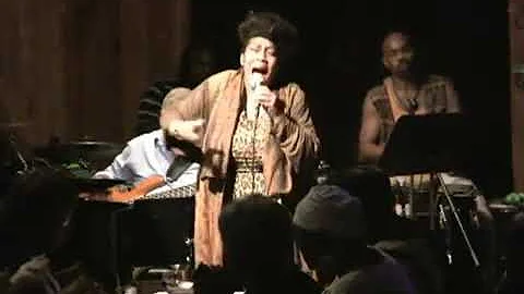 Promotional video of singer Ellen Cooper, singing ...
