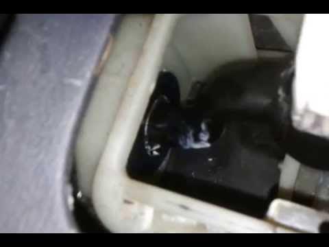 Скрипит кпп. Лачетти скрипит рычаг кпп. Рычаг кпп шевроле лачетти. Скрипит кпп. Мазда 3 скрип при переключении рычага коробки.