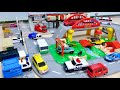 トミカプラレールブロック☆はたらくくるまをアンパンマンの鍵パズルの扉を開けて組み立てるよ!トミカタウンに坂道走行!お片付けコンボイにのせます
