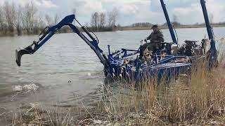 Спуск земснаряда на воду.