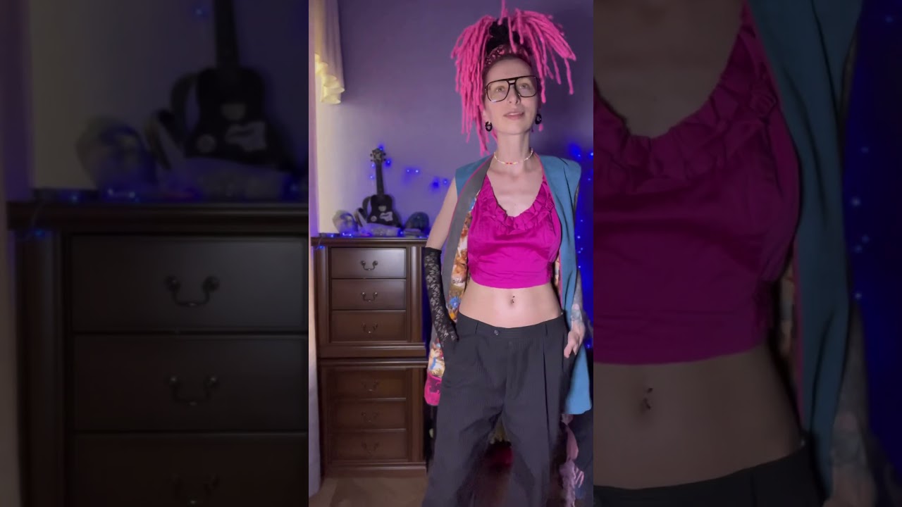 Жилет на сочном подкладе с кружевом 