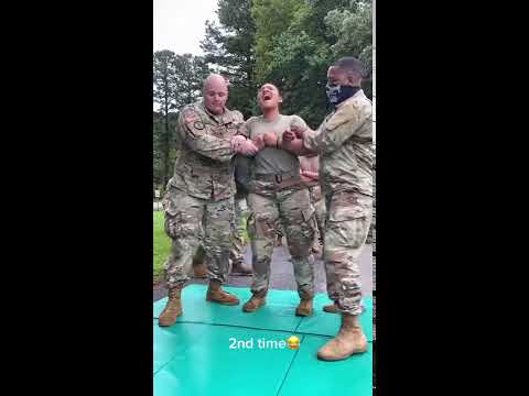 les femmes militaire bouche leurs dernières comme jamais