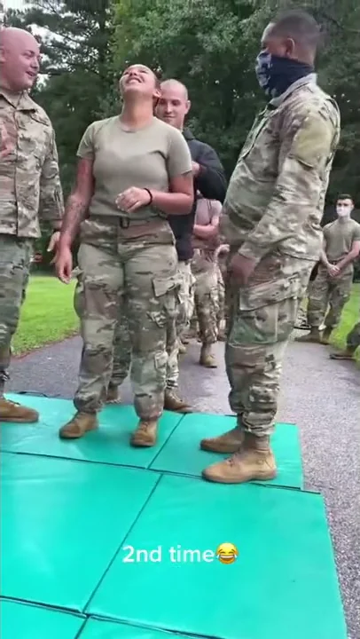 les femmes militaire bouche leurs dernières comme jamais