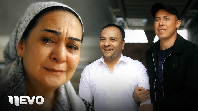 Yosh yalangoch nimfalar Katta dildo bilan anal onanizm