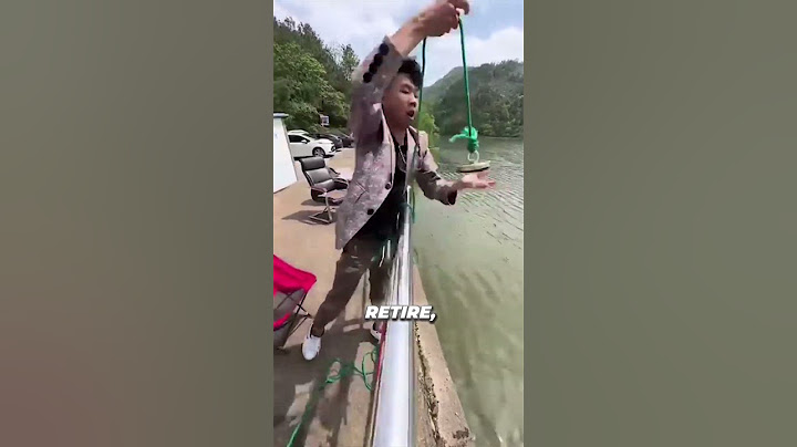 He fishes with a magnet and finds an incredible treasure!😱