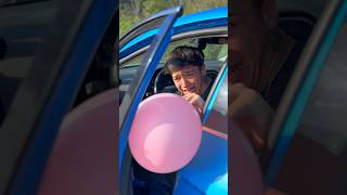Deli Adamın Balonu Arabaya Sığmadı Patladı 